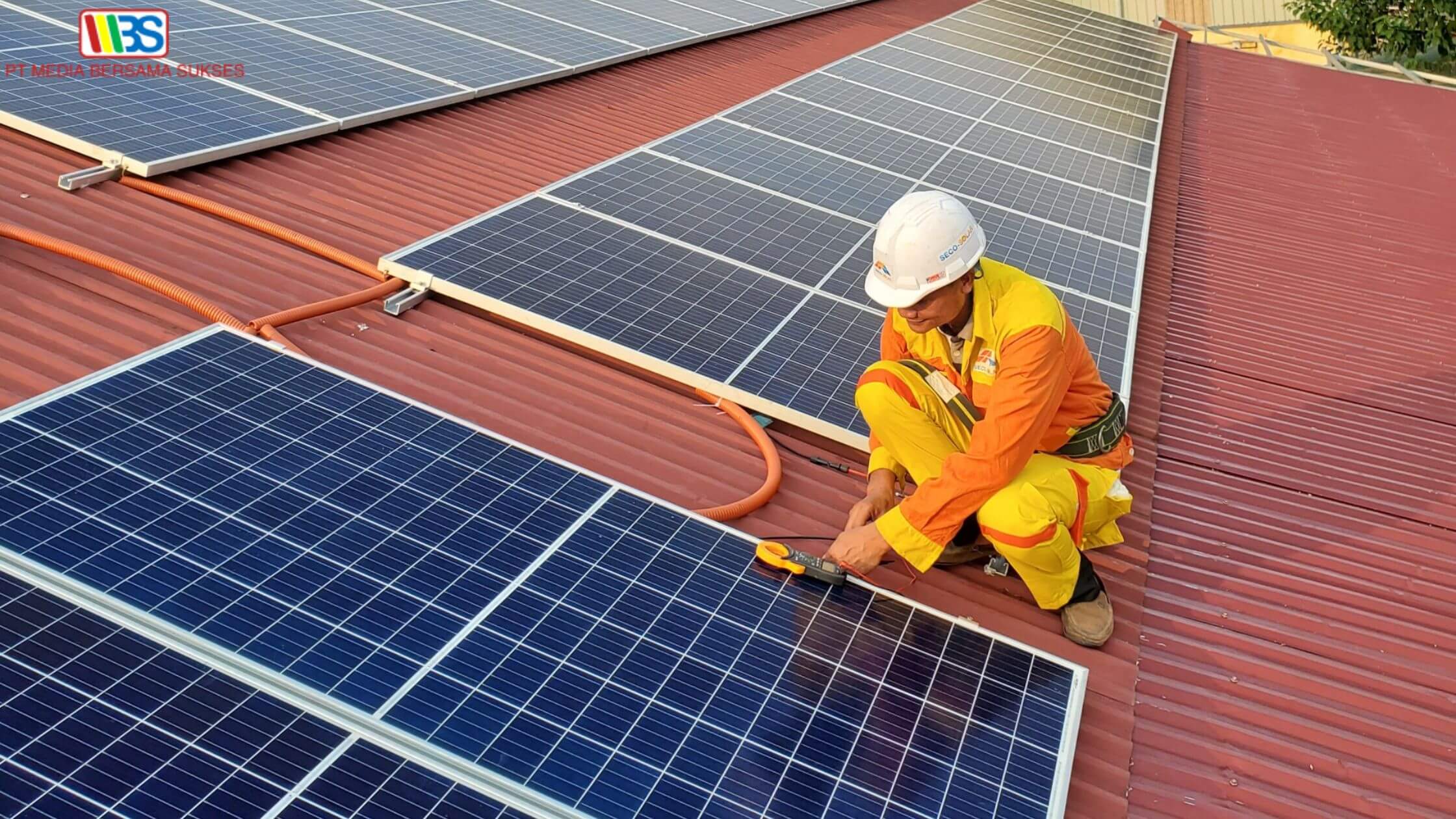 panel surya atap