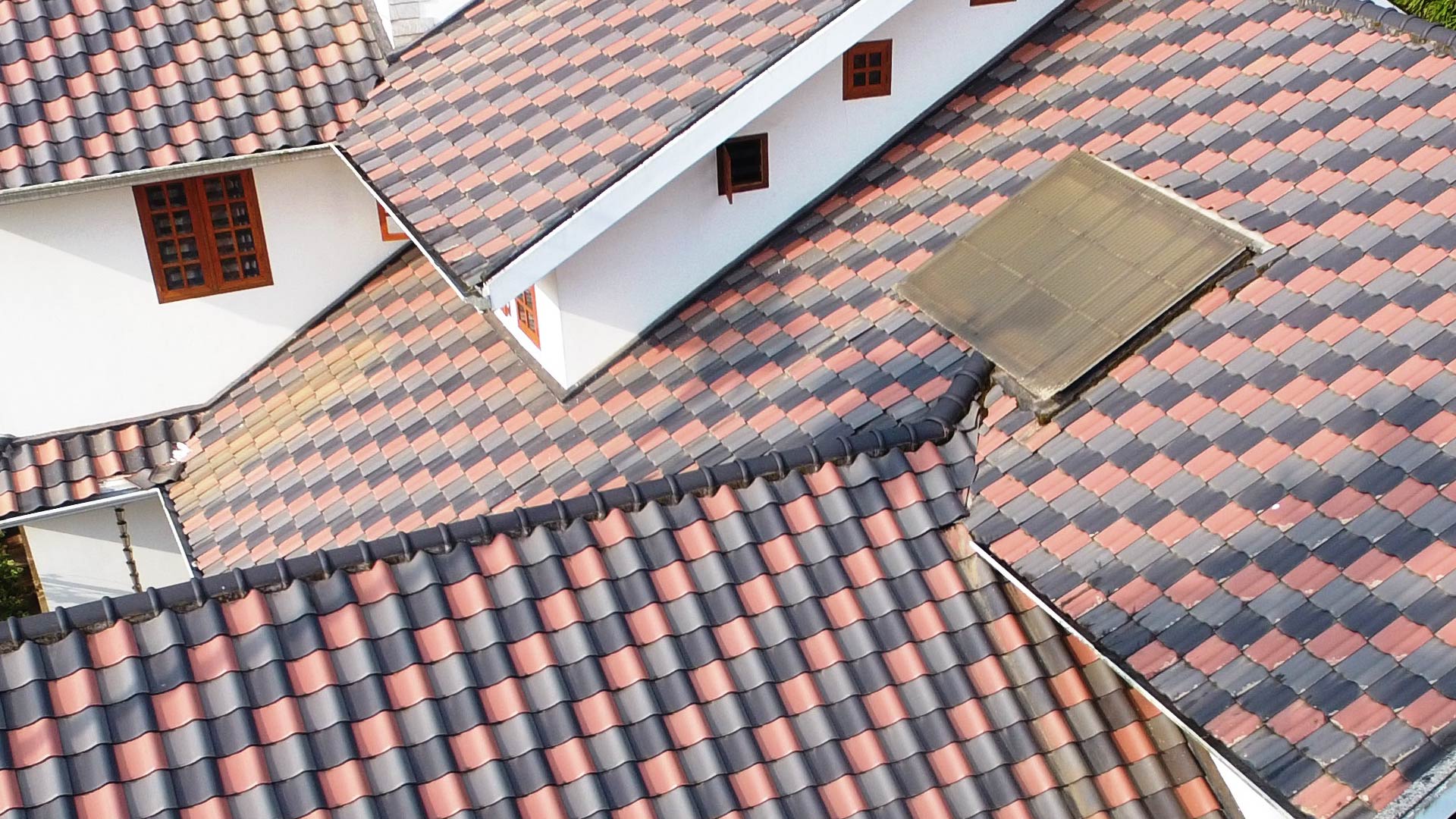 Genteng Keramik Glazur: Keunggulan dan Manfaat untuk Rumah Modern