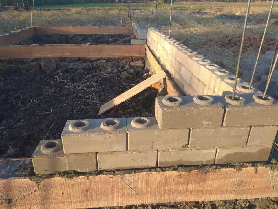 Bata Interlock Press Produksi Lokal: Tips Memilih Pabrik dan Standar Kualitas