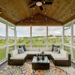 Screened Porch: Teras Berjaring yang Nyaman Sepanjang Musim