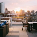 Rooftop Terrace Optimalkan Ruang Atap dalam Arsitektur Modern